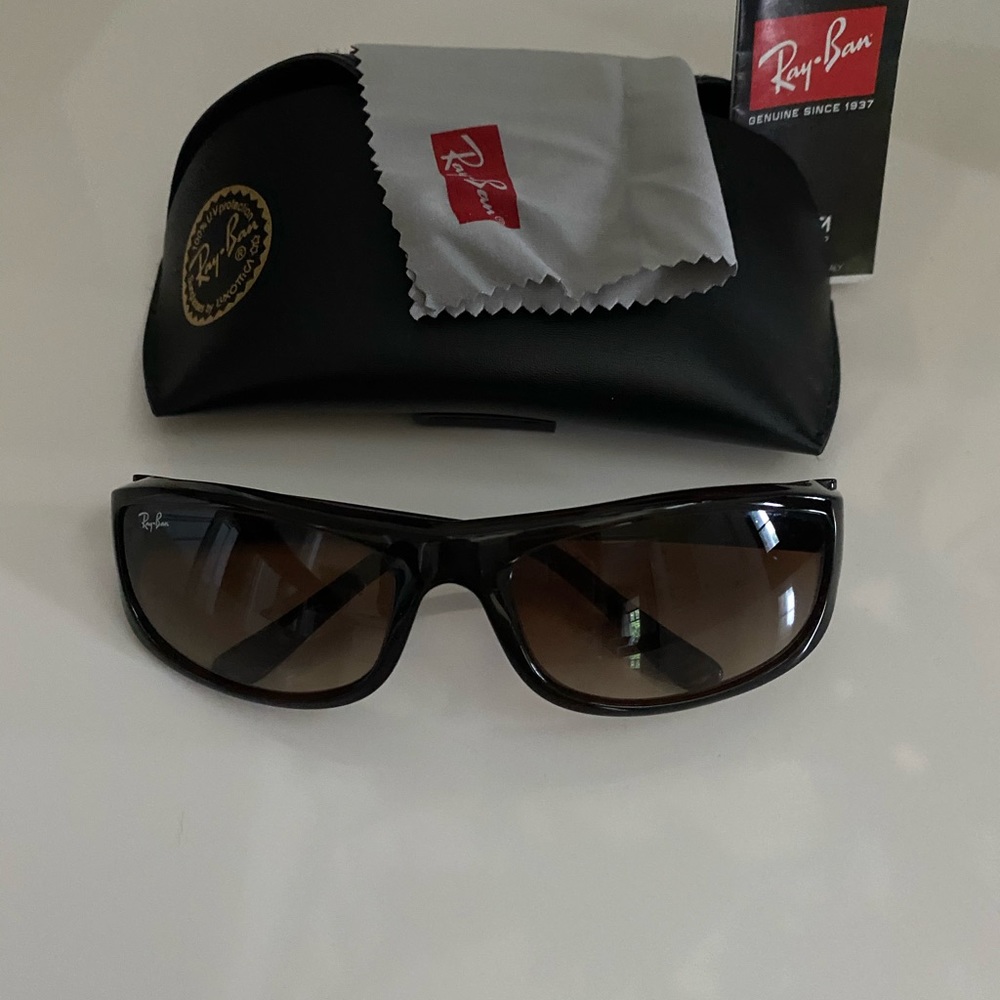 Like-New Ray Ban Sunglasses